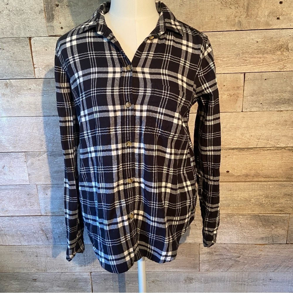 American Eagle women's plaid boyfriend fit button up shirt inβ size x-small